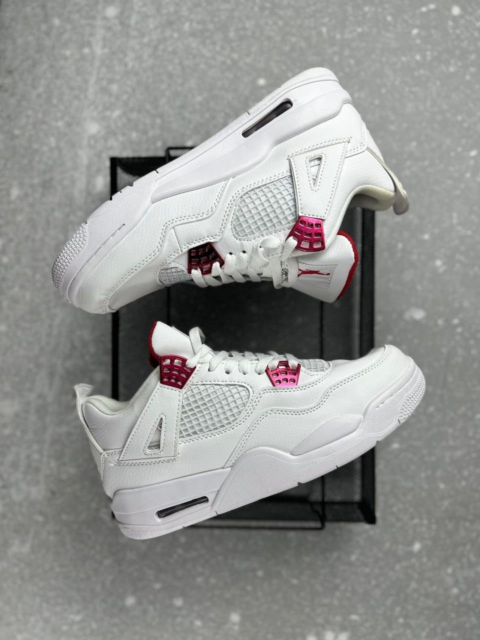 NIKE JORDAN RETRO 4