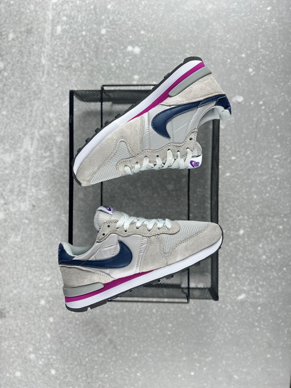 NIKE INTERNATIONALIST DAMA