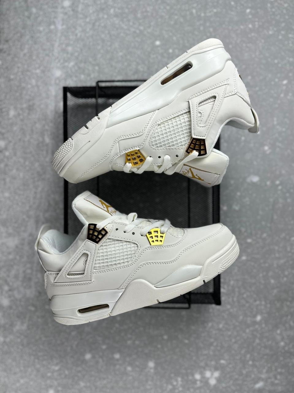 NIKE JORDAN RETRO 4