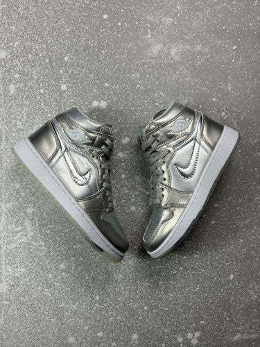 NIKE RETRO DAMA PLATEADO BLANCO