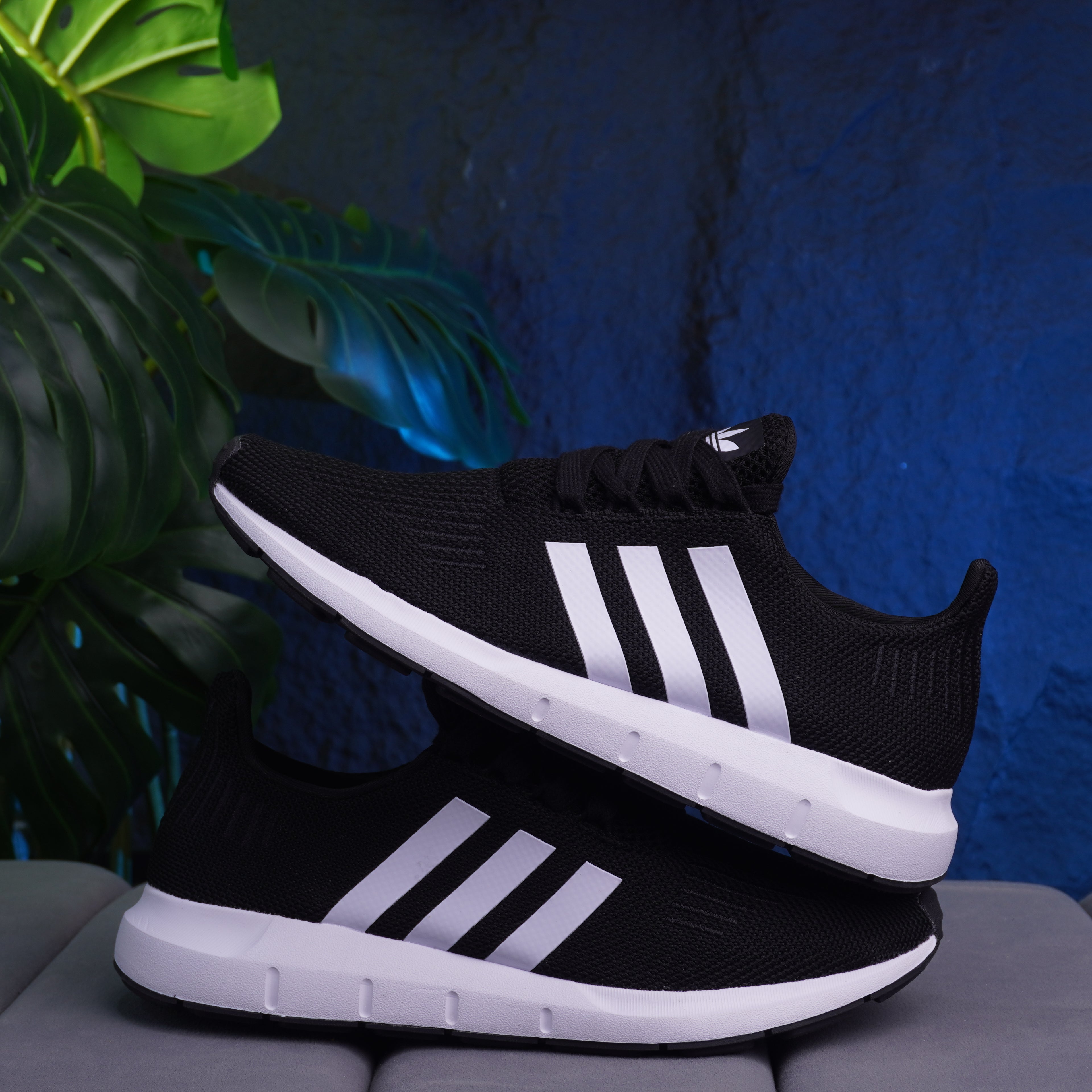 ADIDAS SWIFT CABALLERO NEGRO BLANCO