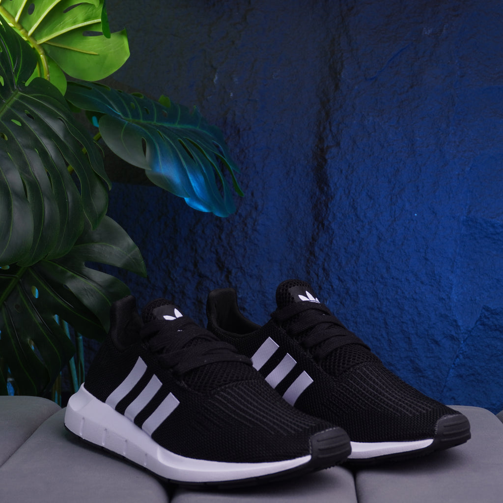 ADIDAS SWIFT CABALLERO NEGRO BLANCO