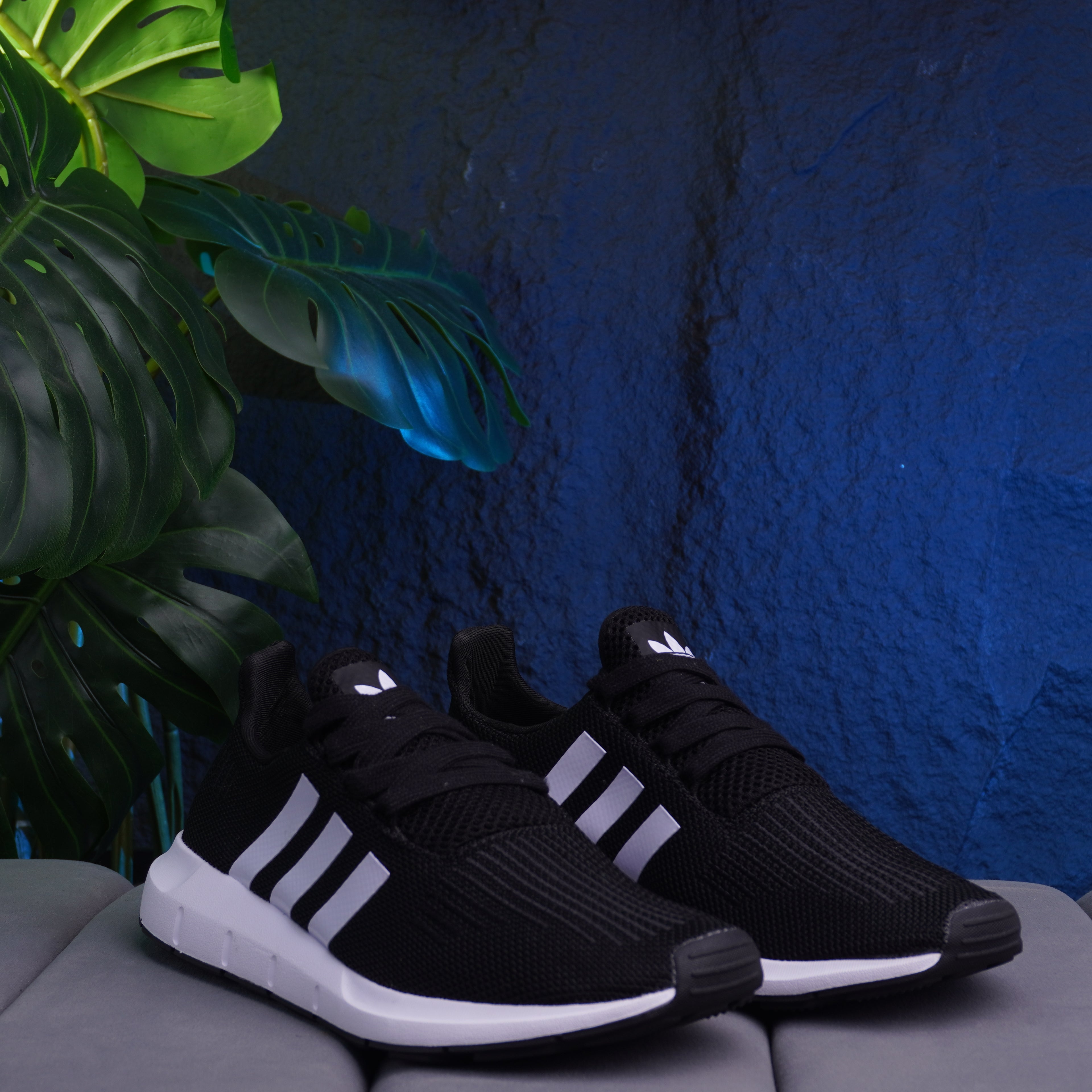 ADIDAS SWIFT CABALLERO NEGRO BLANCO