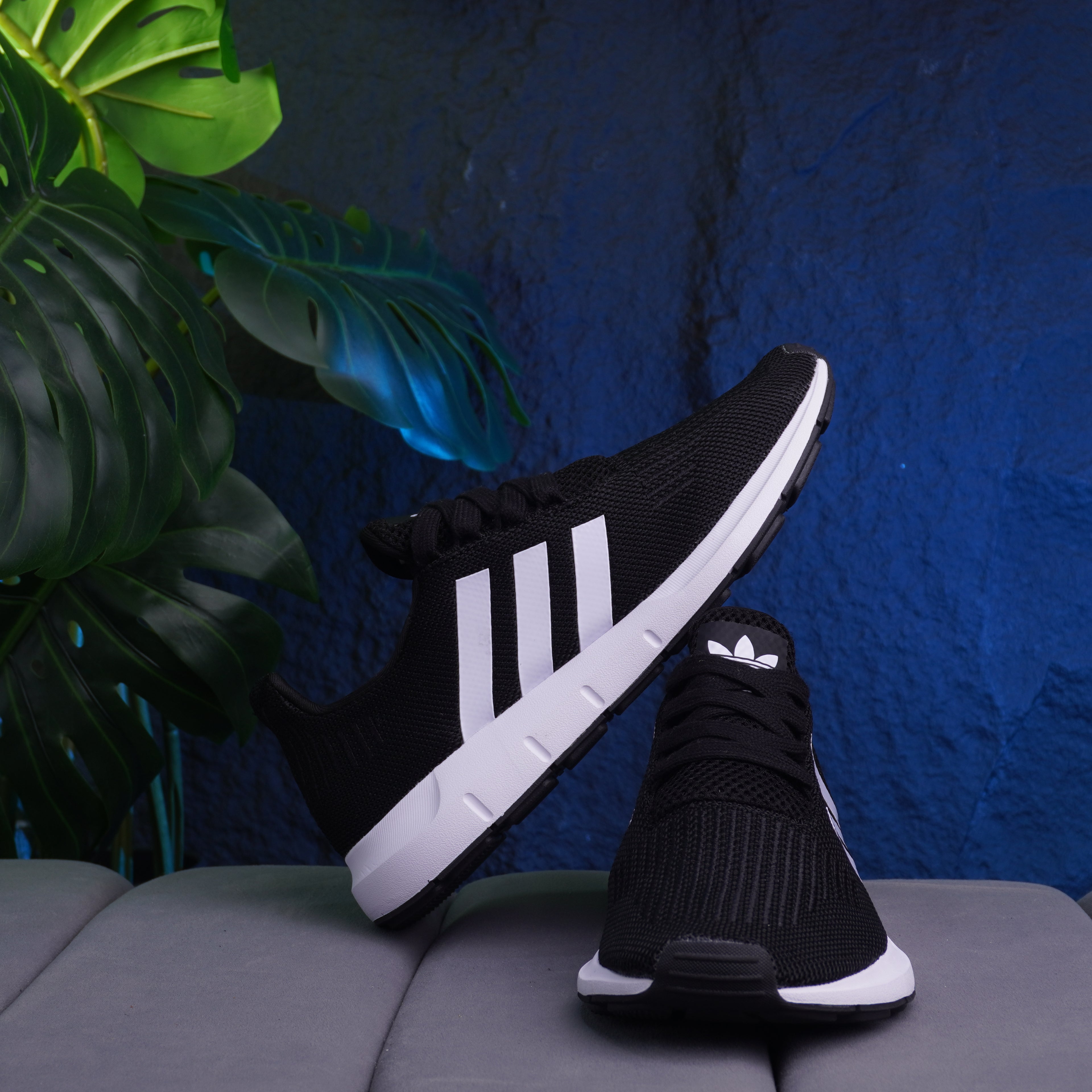 ADIDAS SWIFT CABALLERO NEGRO BLANCO