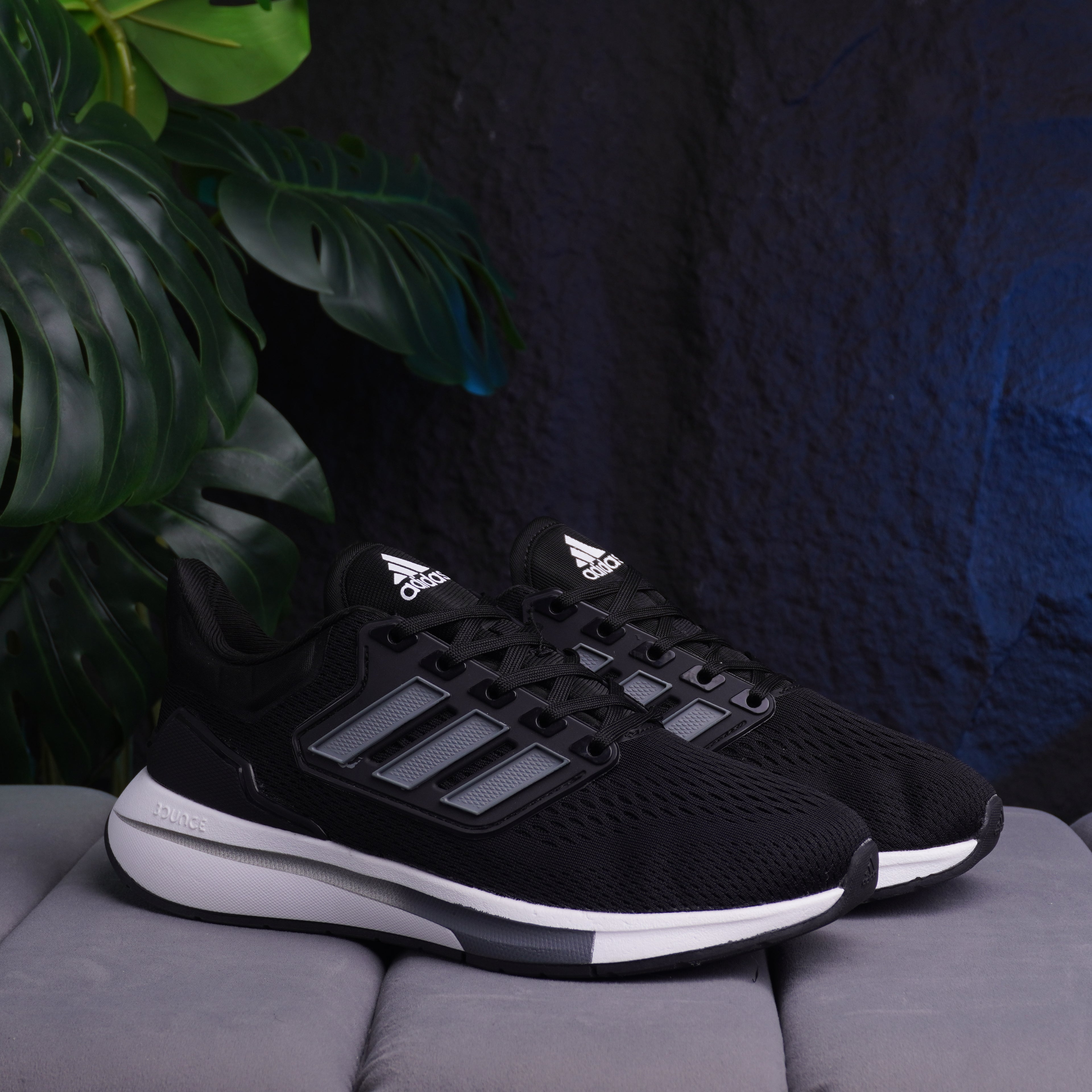 ADIDAS EQ21 RUN CABALLERO GRIS NEGRO