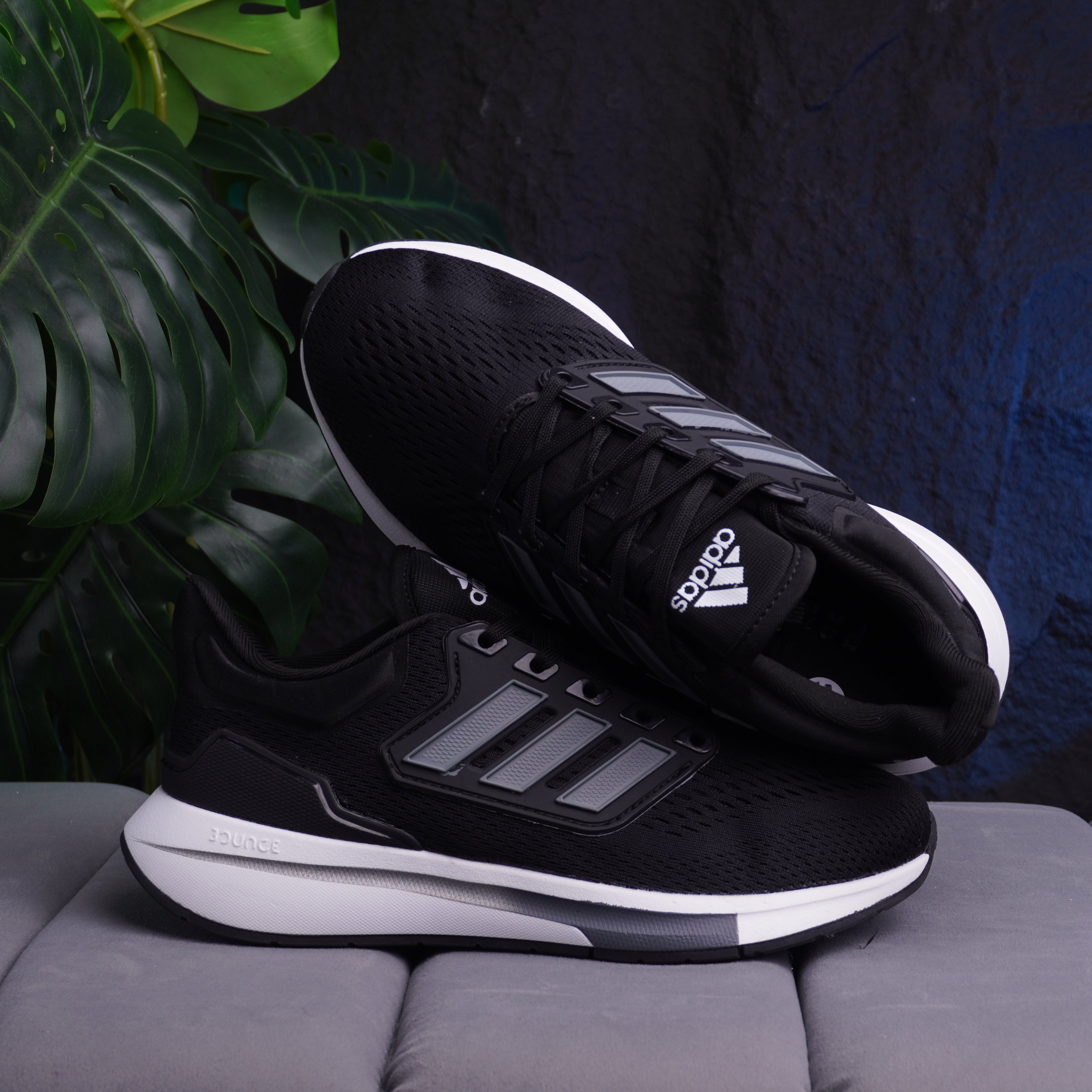 ADIDAS EQ21 RUN CABALLERO GRIS NEGRO