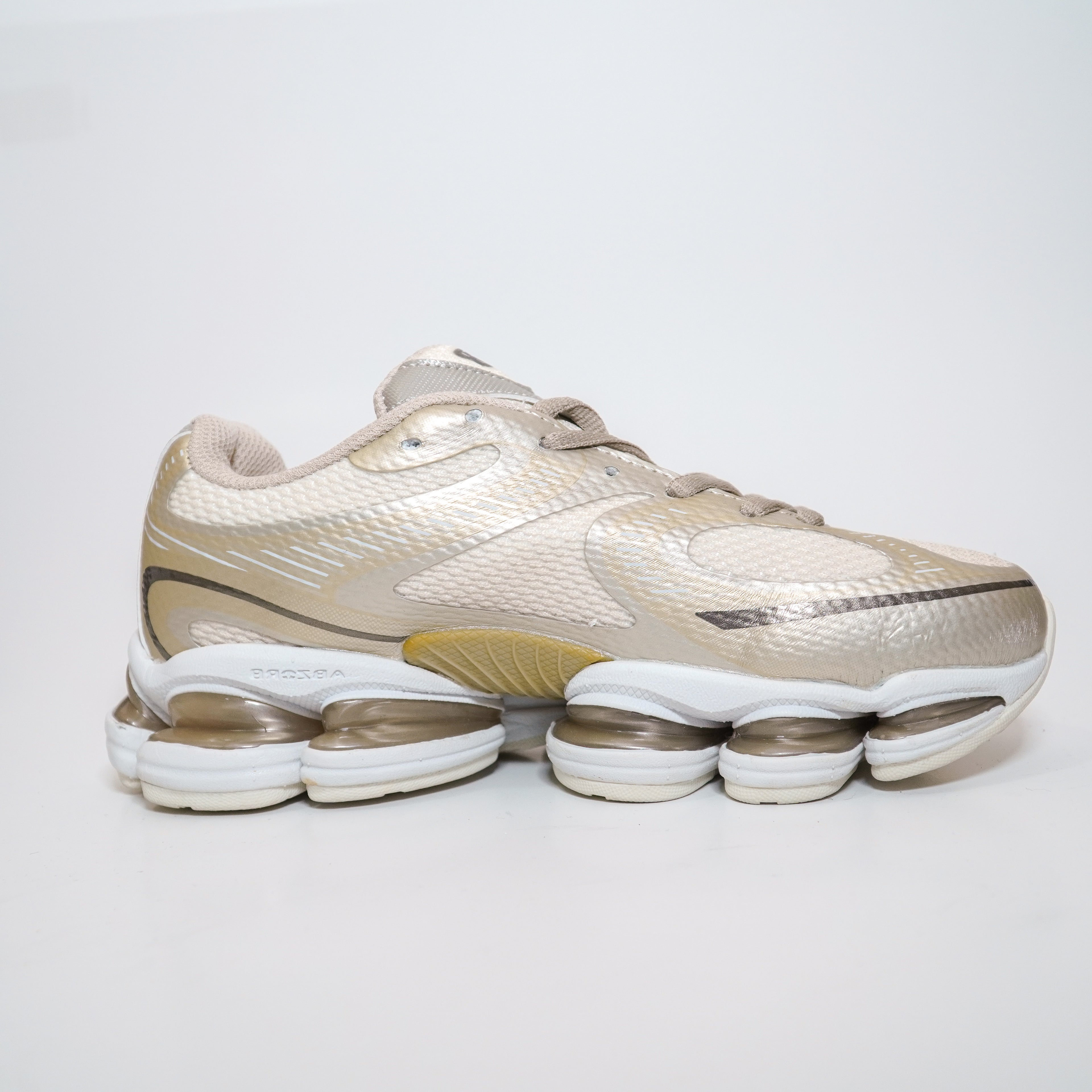 NEW BALANCE 2000 DAMA DORADO BLANCO