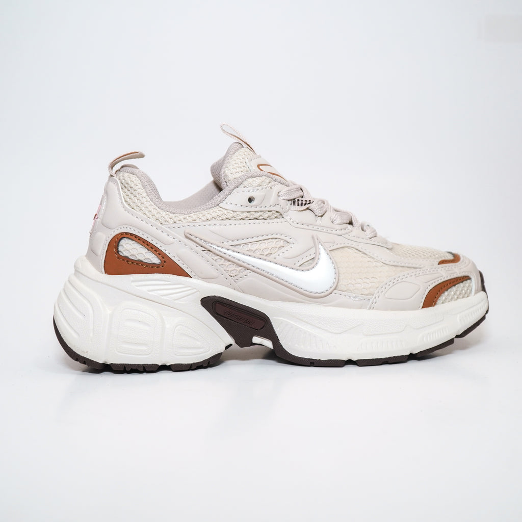 NIKE V5K RUN BEIGE CAFÉ