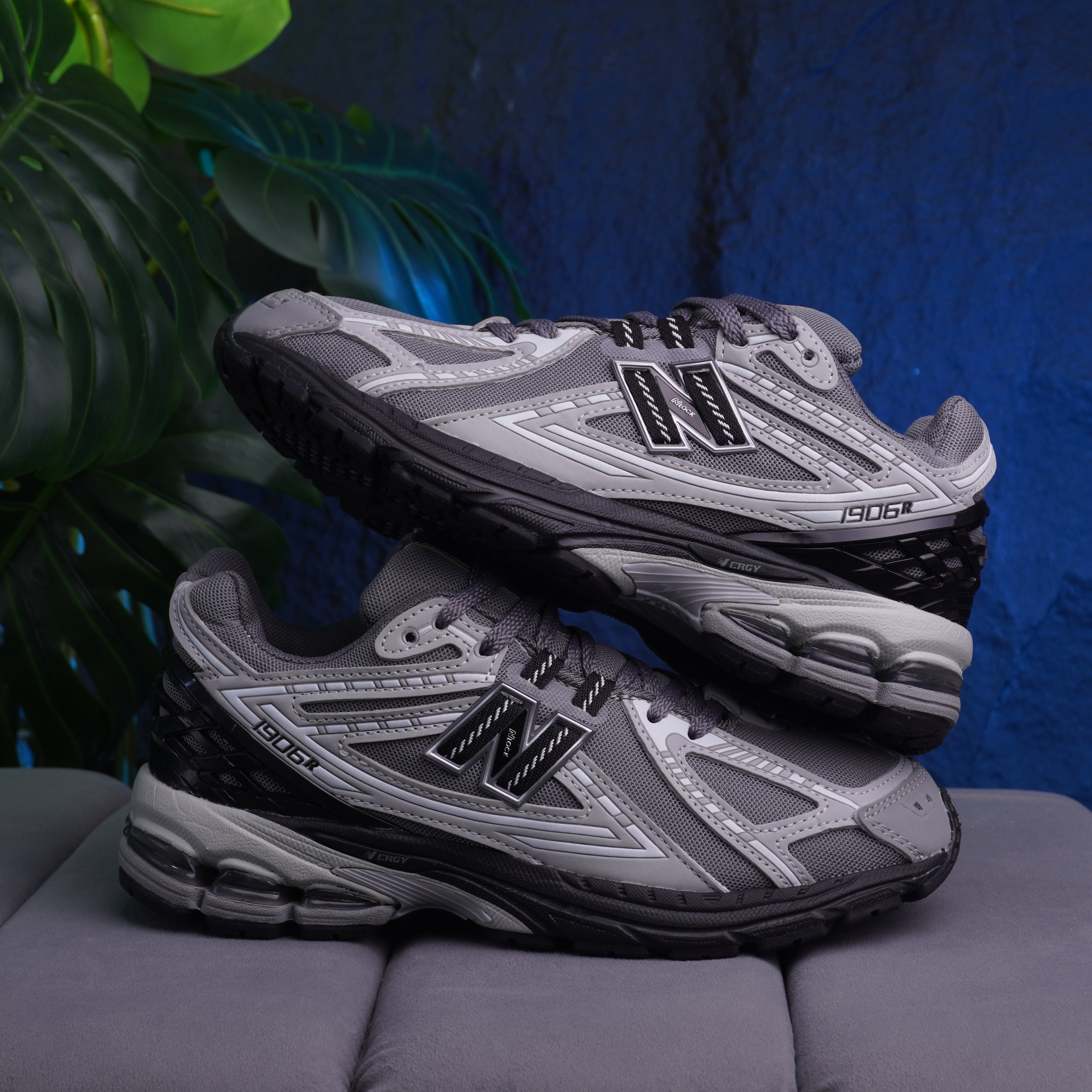 NEW BALANCE 1906R CABALLERO GRIS