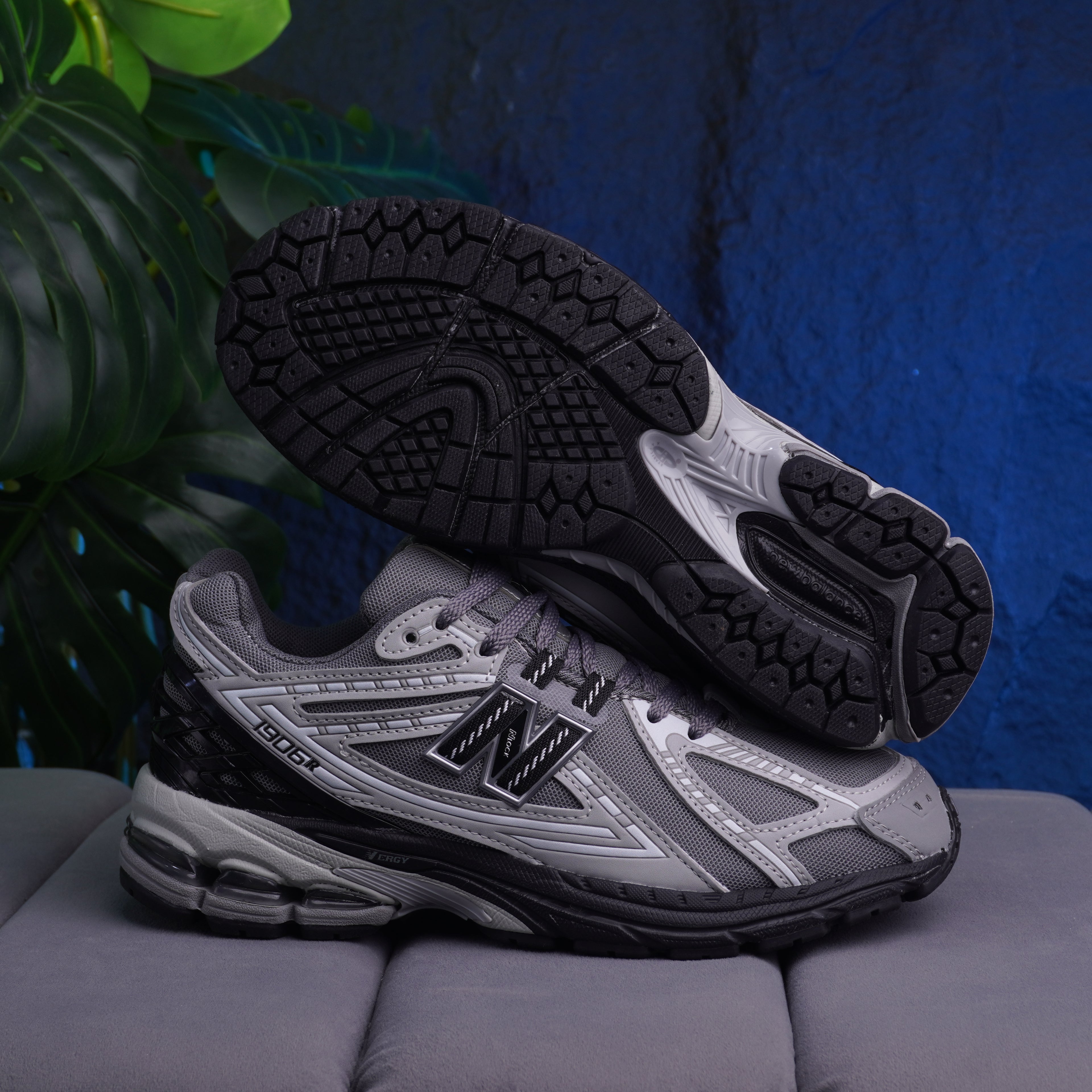NEW BALANCE 1906R CABALLERO GRIS