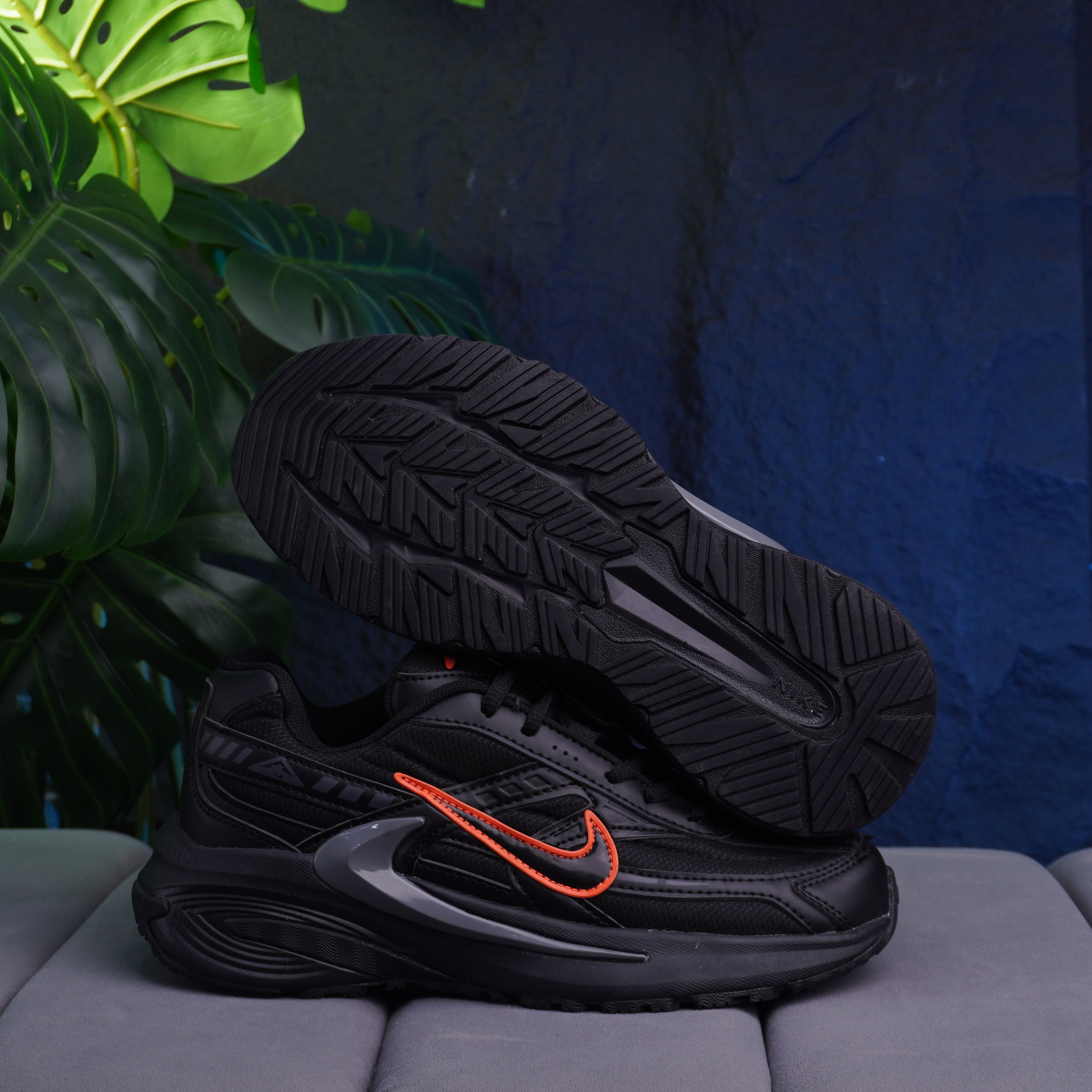 NIKE INITIATOR DAMA NEGRO NARANJA