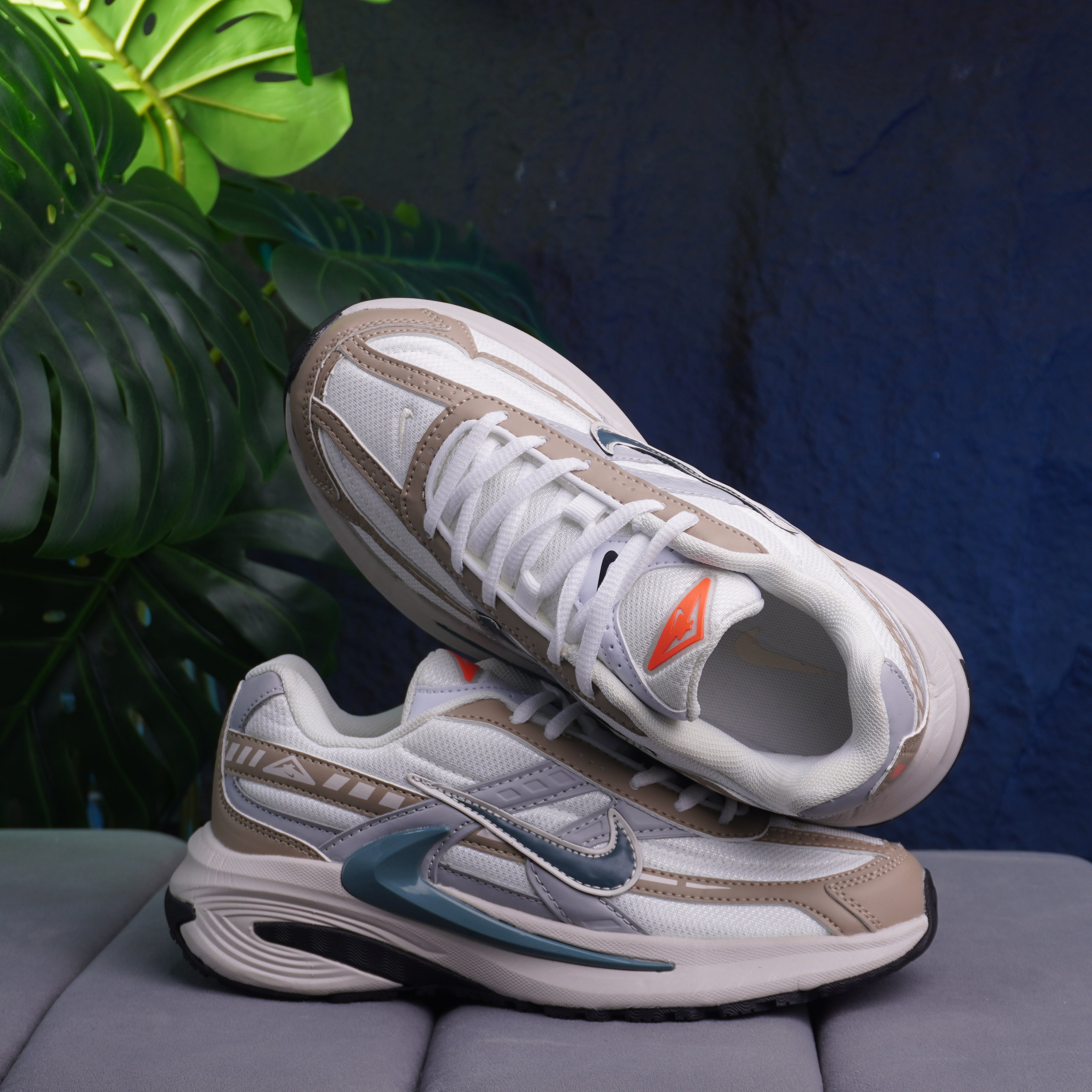 NIKE INITIATOR DAMA BLANCO BEIGE