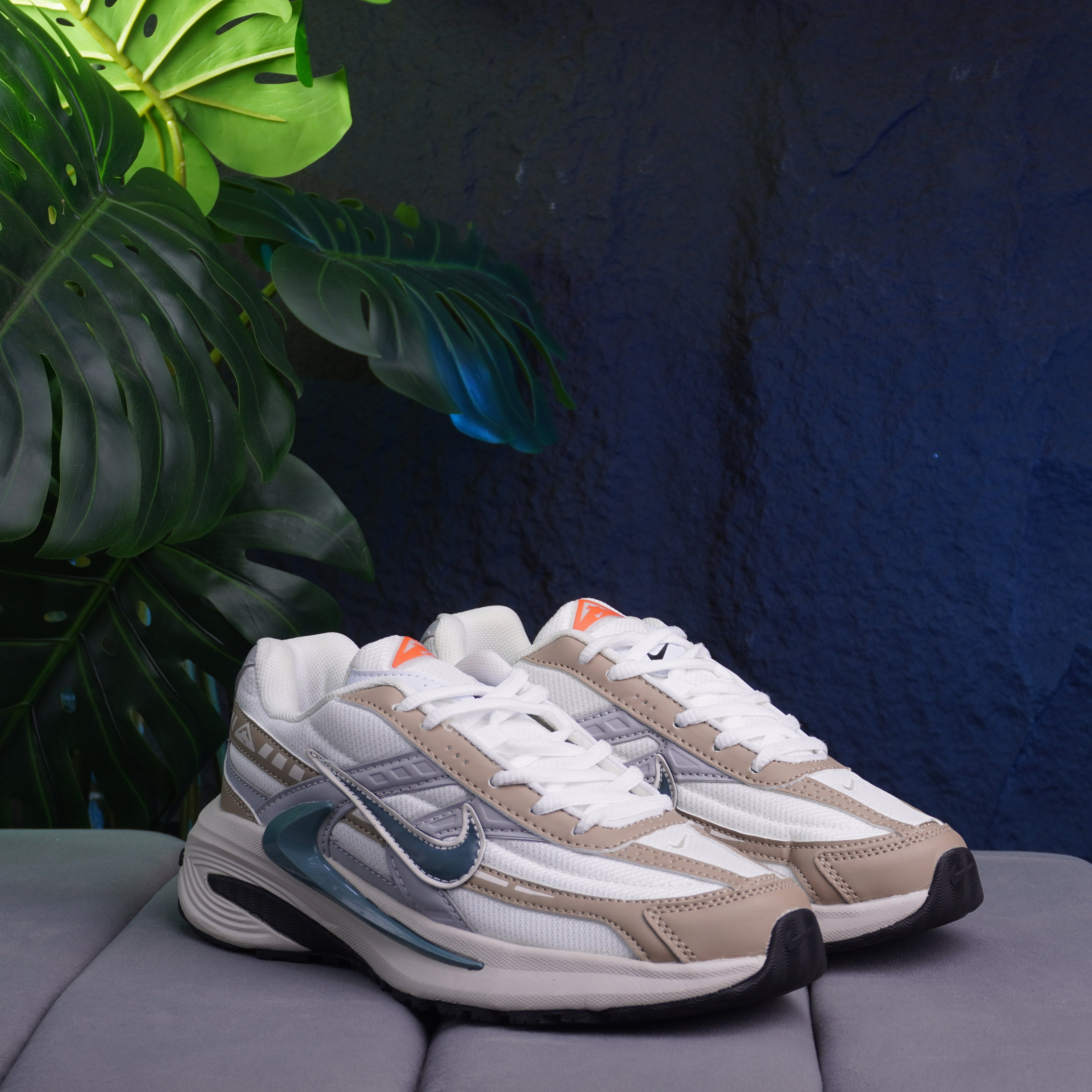 NIKE INITIATOR DAMA BLANCO BEIGE