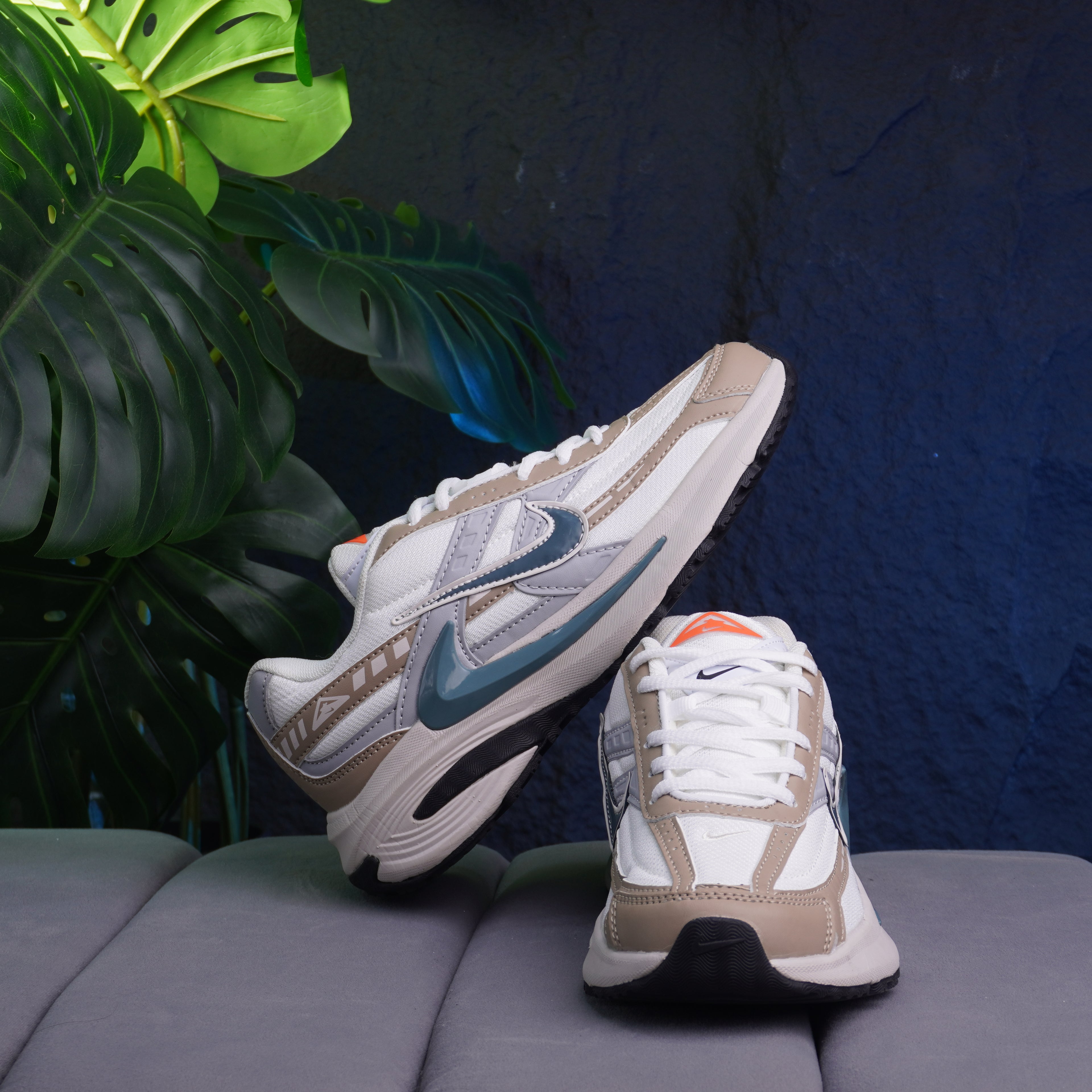 NIKE INITIATOR DAMA BLANCO BEIGE