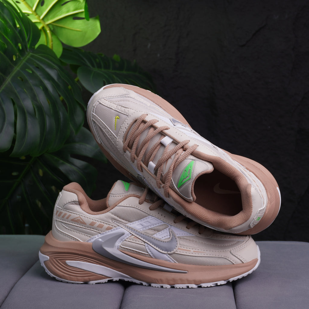 NIKE INITIATOR DAMA BEIGE PALOROSA