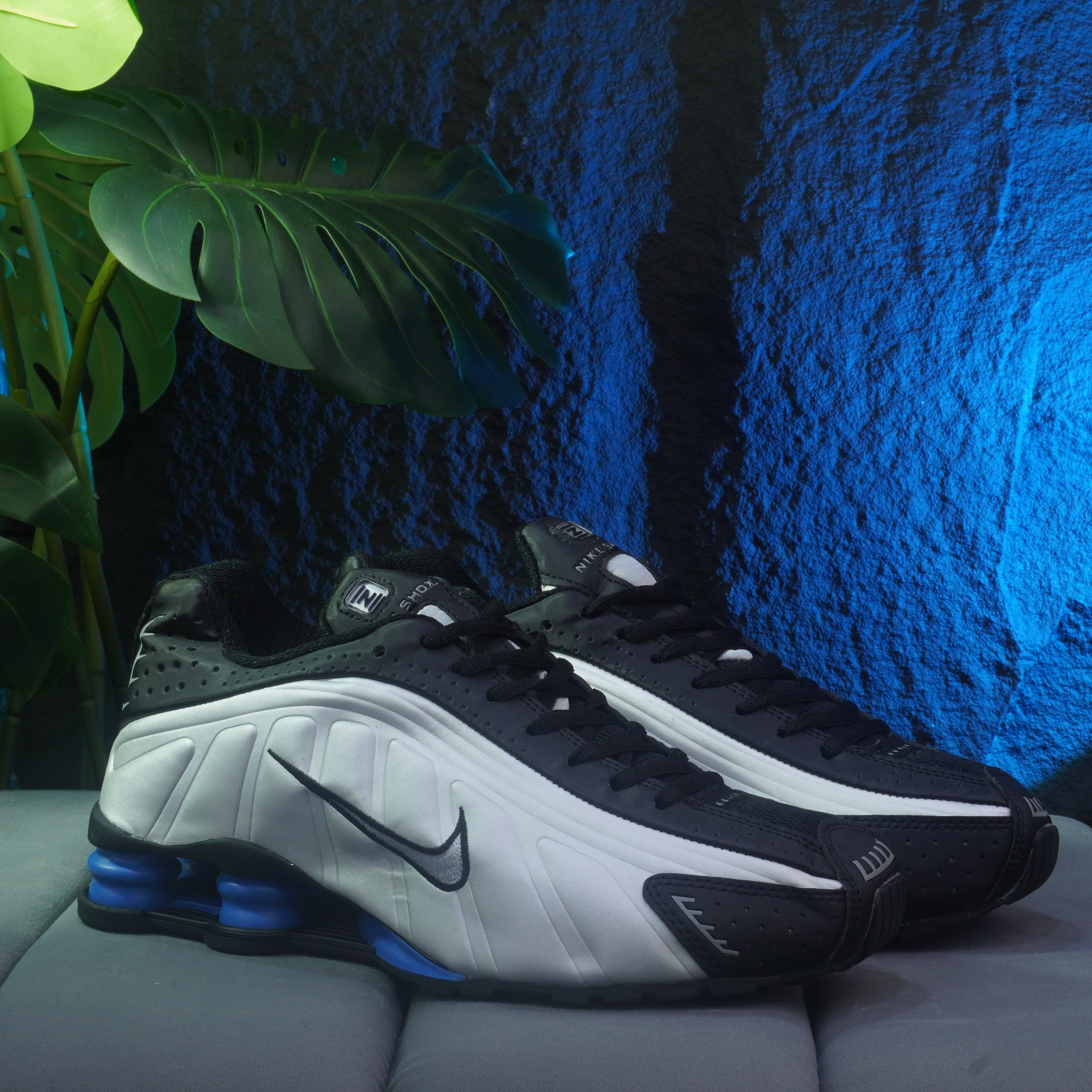 NIKE SHOX R4 CABALLERO NEGRO PLATEADO AZUL