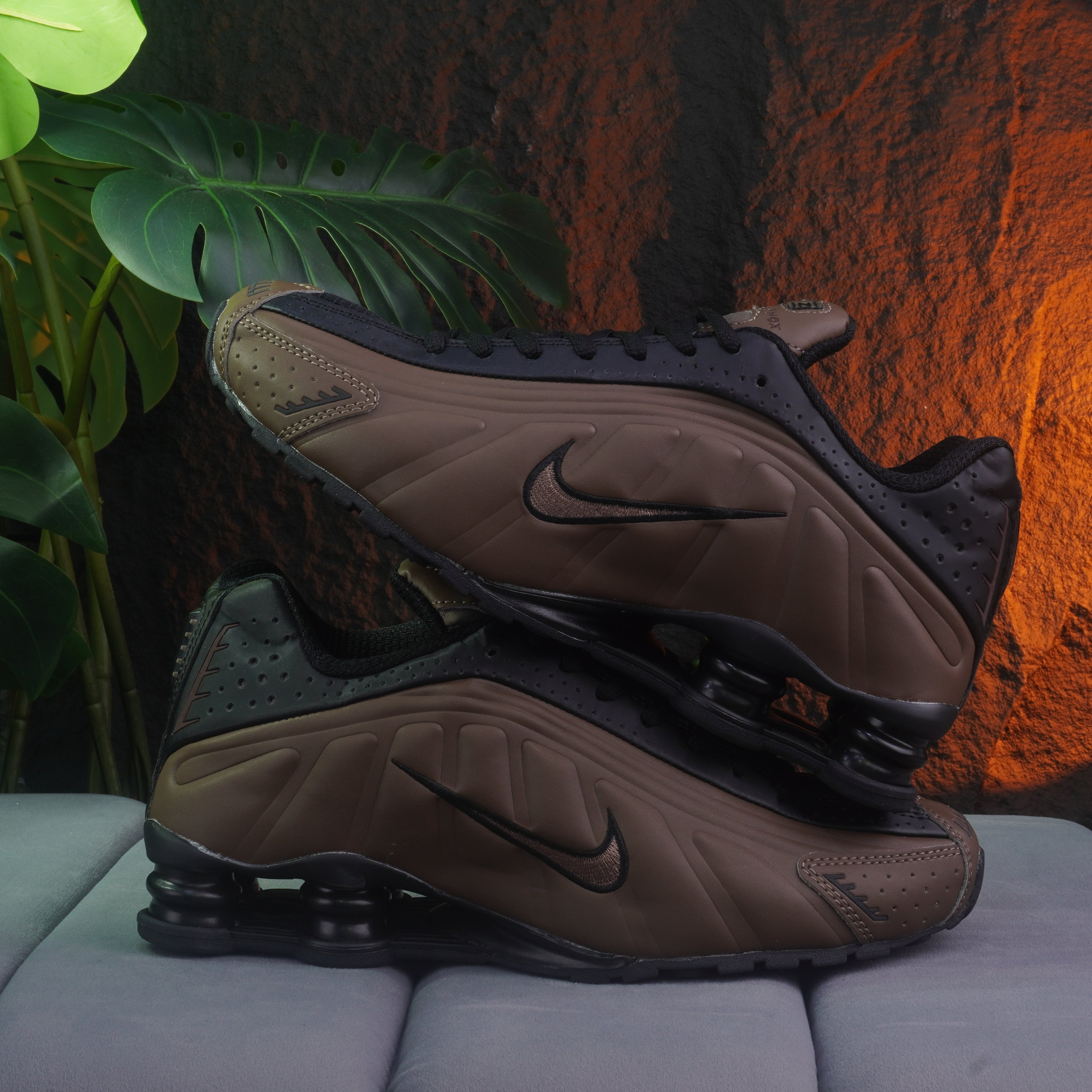 NIKE SHOX R4 CABALLERO NEGRO CAFE