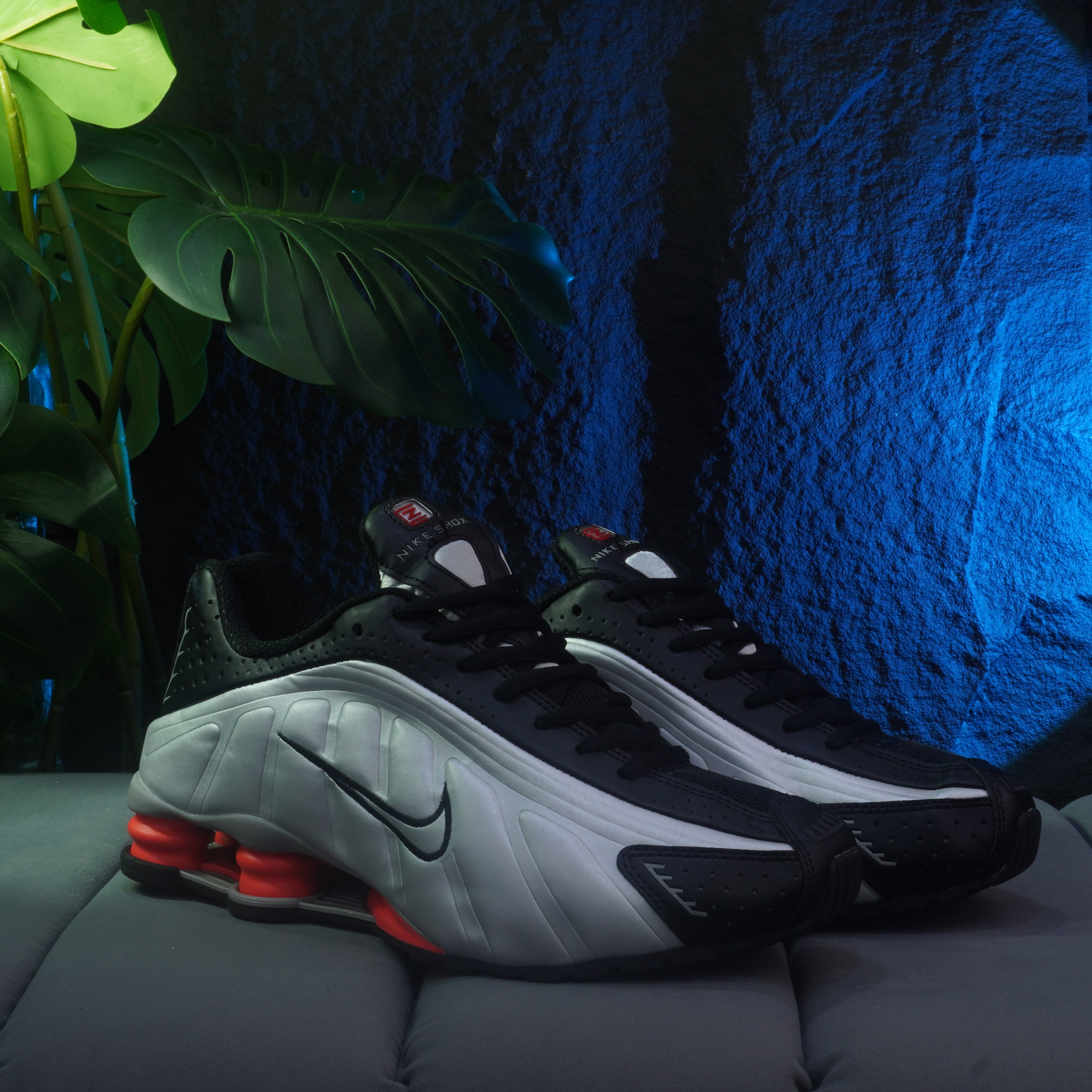 NIKE SHOX R4 NEGRO PLATEADO ROJO