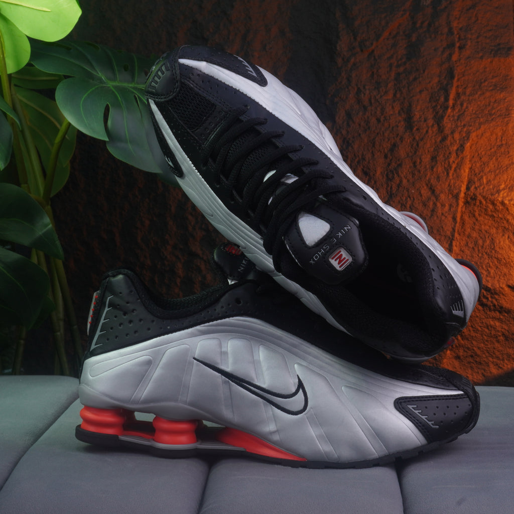 NIKE SHOX R4 NEGRO PLATEADO ROJO