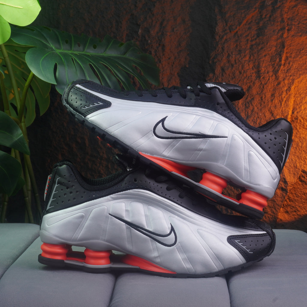 NIKE SHOX R4 NEGRO PLATEADO ROJO