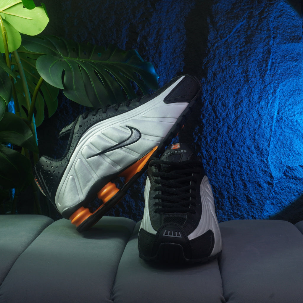 NIKE SHOX R4 CABALLERO NEGRO PLATEADO NARANJA