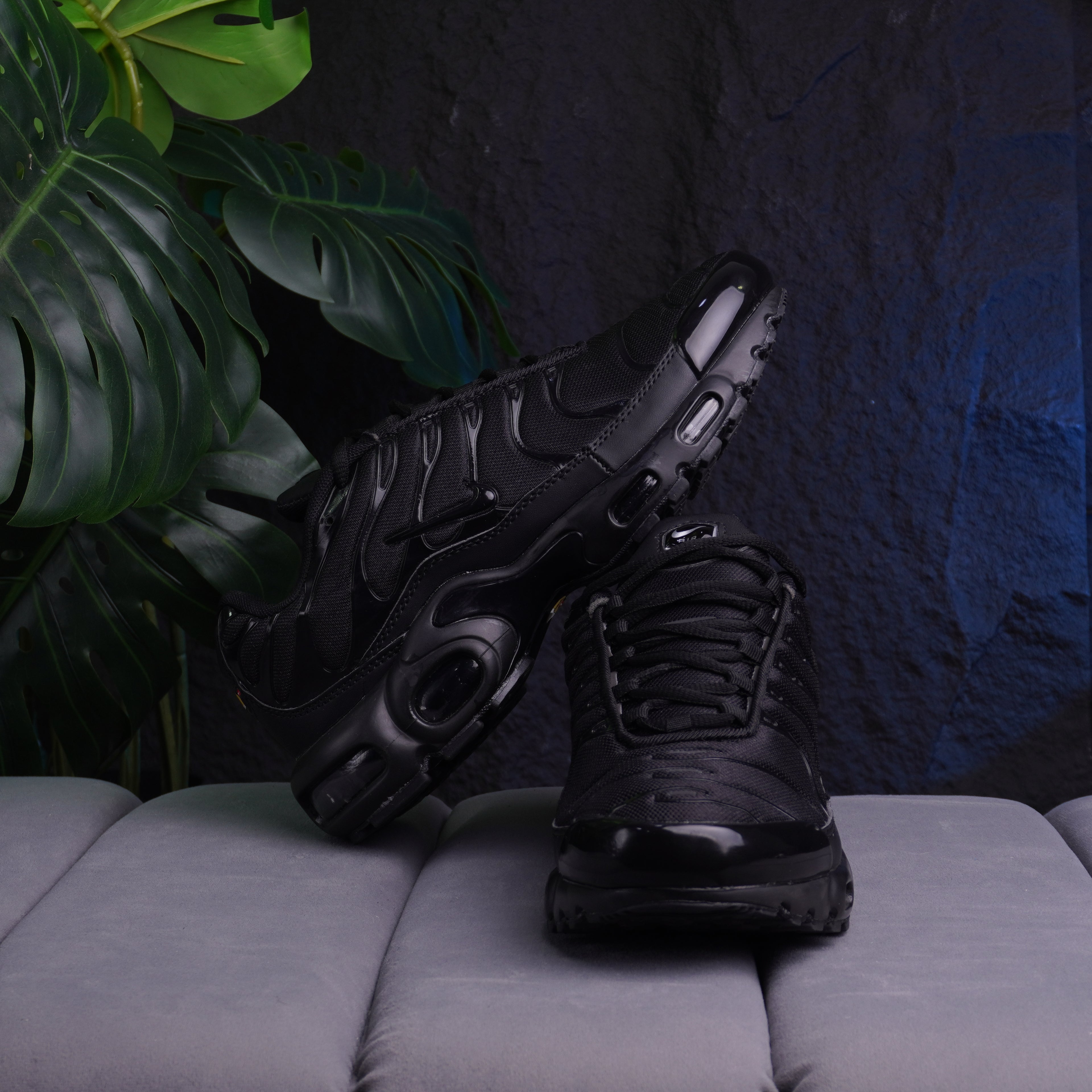 NIKE TN AIR MAX PLUS CABALLERO NEGRO
