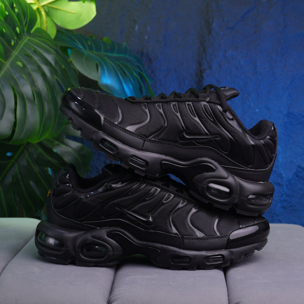 NIKE TN AIR MAX PLUS CABALLERO NEGRO