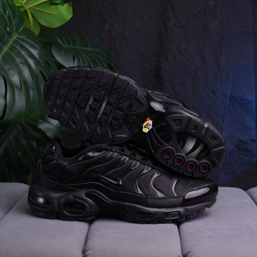 NIKE TN AIR MAX PLUS CABALLERO NEGRO