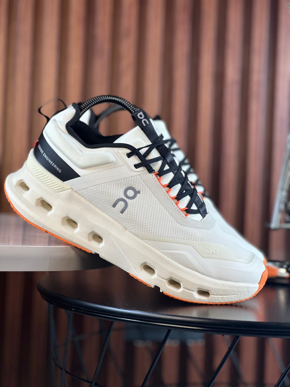 ON CLOUD NOVA CABALLERO BEIGE NARANJA NEGRO