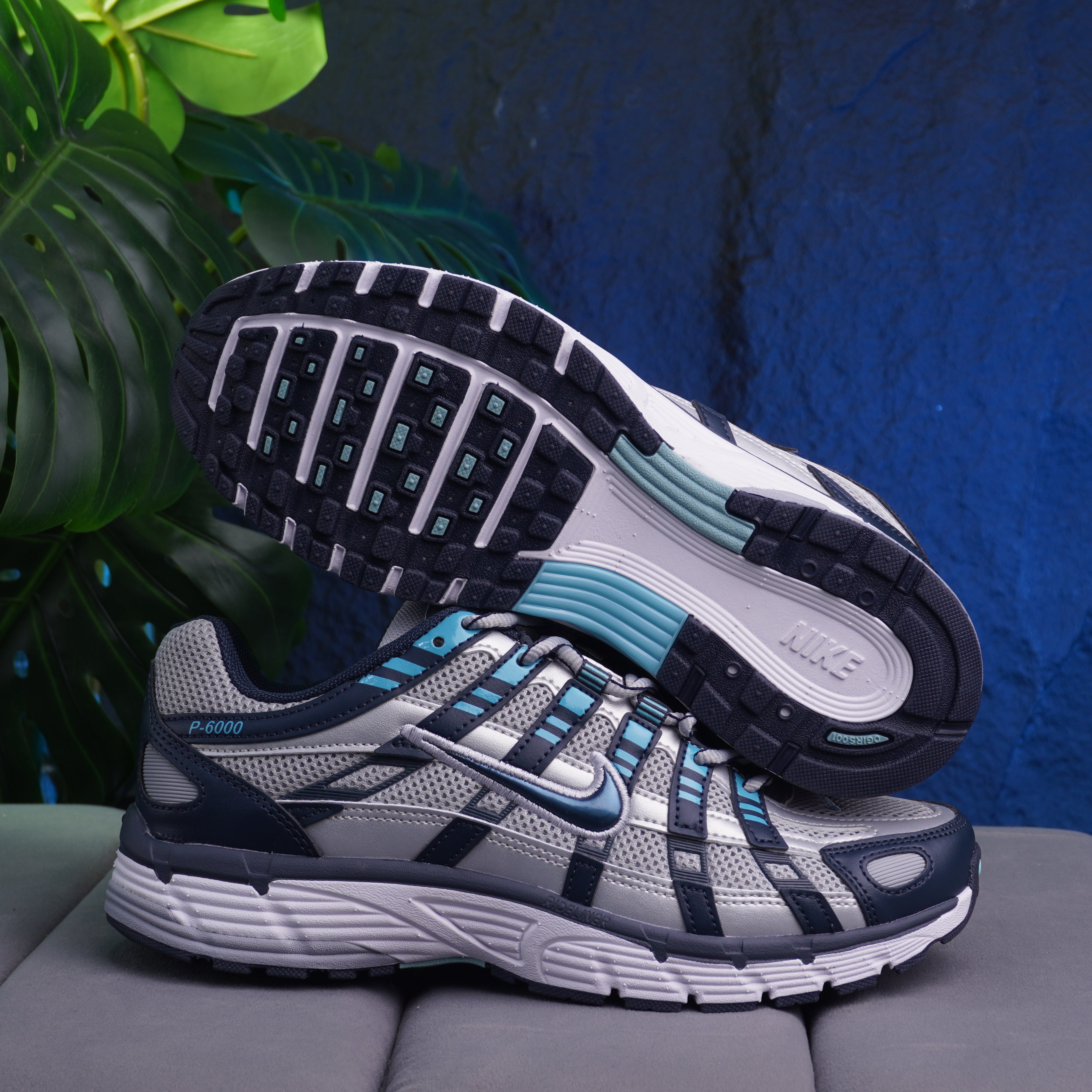NIKE P-6000 CABALLERO PLATEADO AZUL