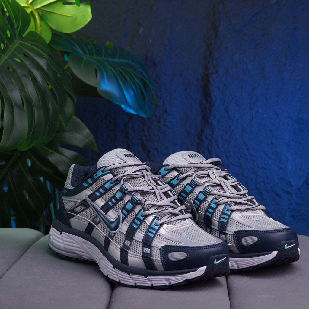 NIKE P-6000 CABALLERO PLATEADO AZUL
