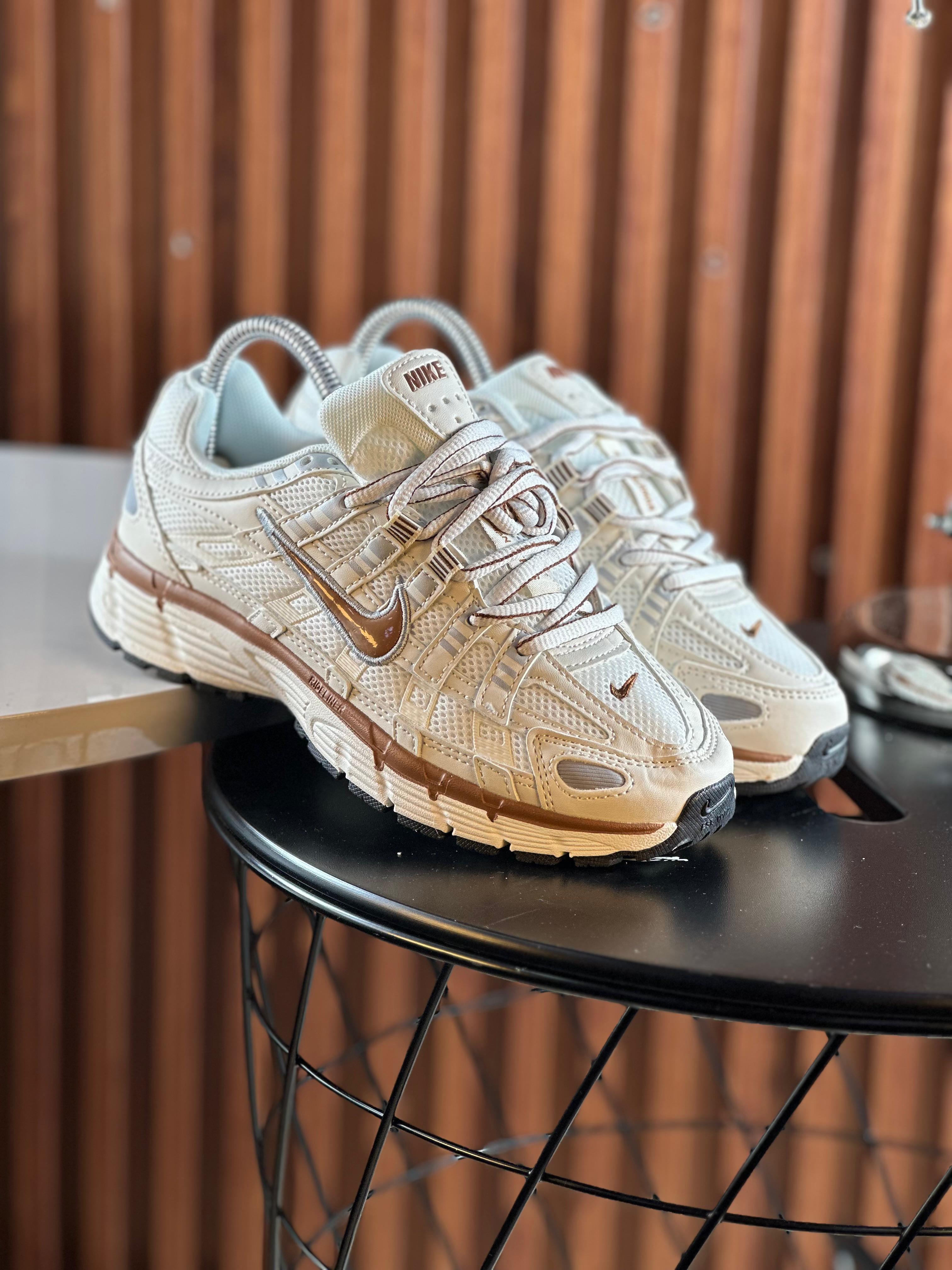 NIKE P-6000 DAMA BEIGE CAFÉ
