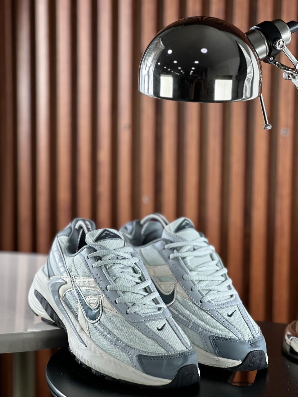 NIKE INITIATOR DAMA BEIGE GRIS AZUL